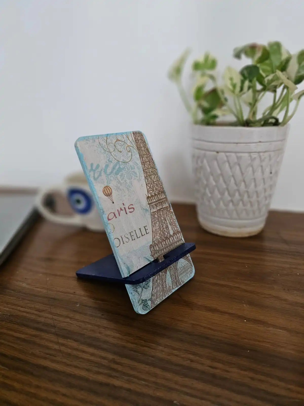 Paris Mobile Stand